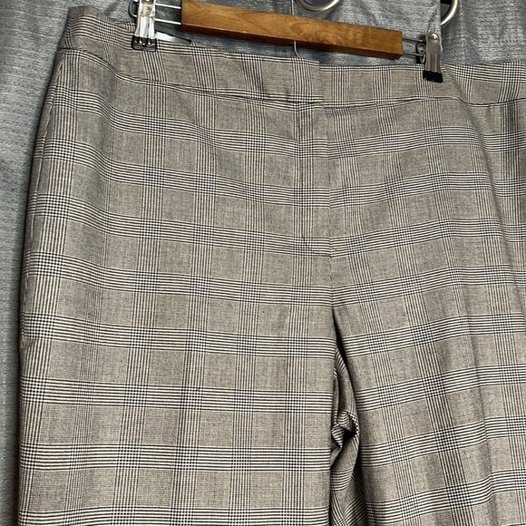 JONES NEW YORK STRETCH CALABRIA BLACK PLAID PANTS SIZE 16 NWT - Picture 2 of 10